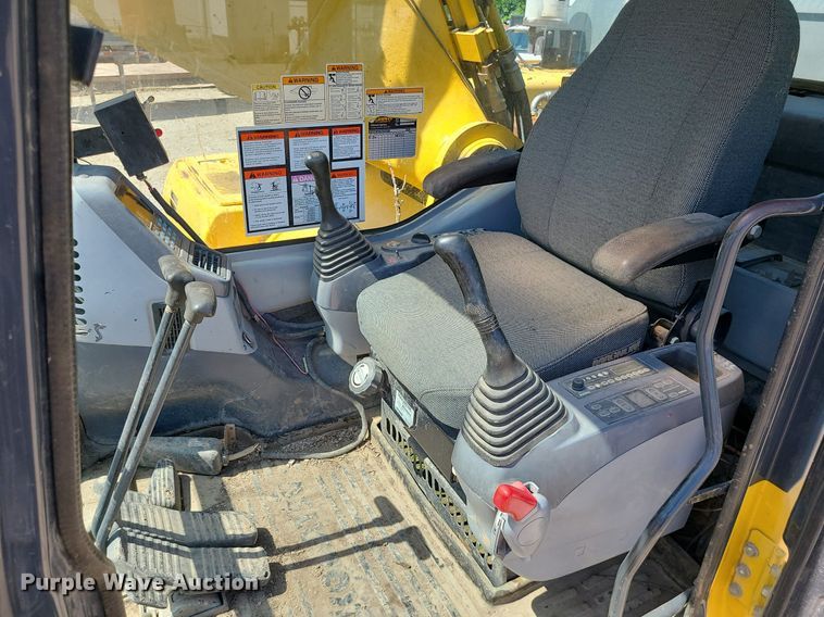 image for item LE9069 2006 Komatsu PC400LC-7L  excavator