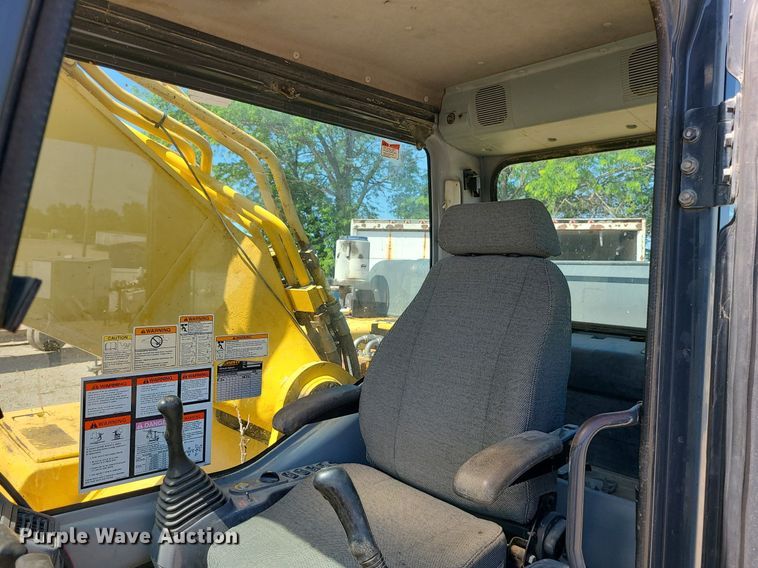 image for item LE9069 2006 Komatsu PC400LC-7L  excavator