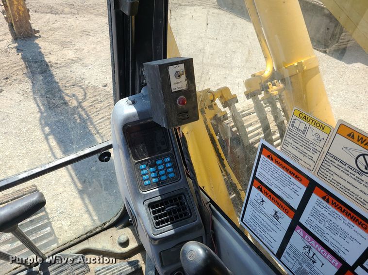 image for item LE9069 2006 Komatsu PC400LC-7L  excavator