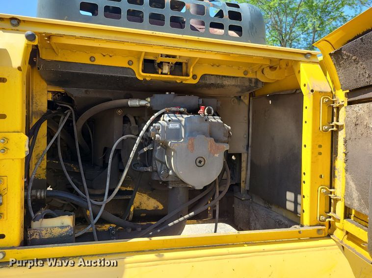 image for item LE9069 2006 Komatsu PC400LC-7L  excavator