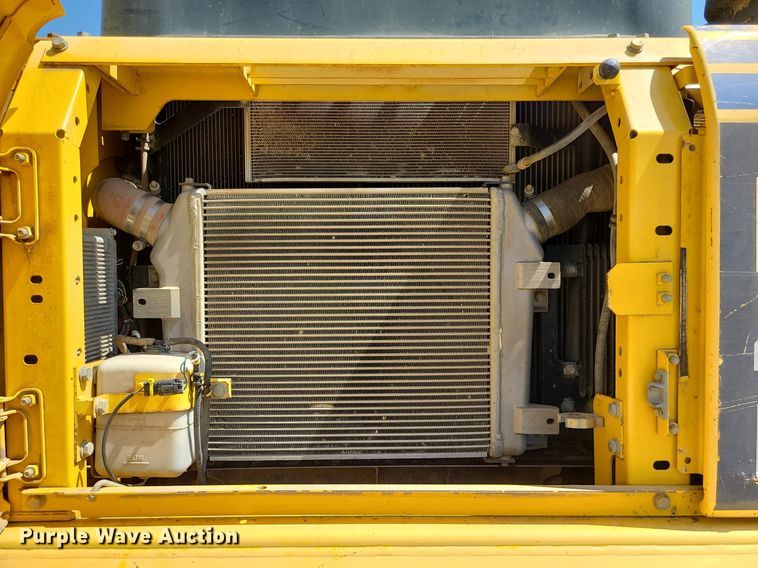 image for item LE9069 2006 Komatsu PC400LC-7L  excavator