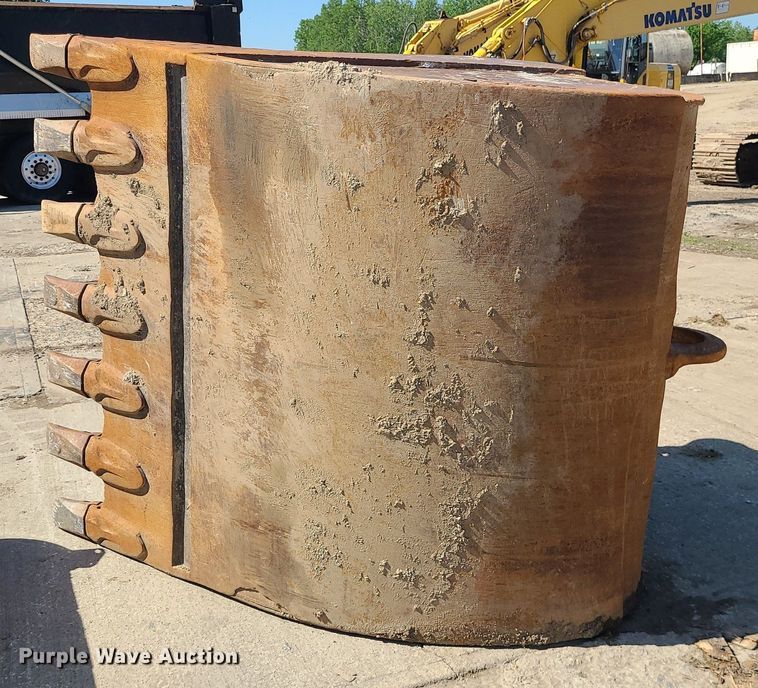 image for item LE9071 72" W excavator bucket