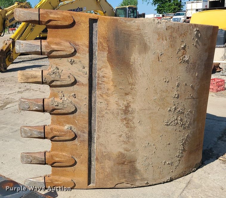 image for item LE9071 72" W excavator bucket