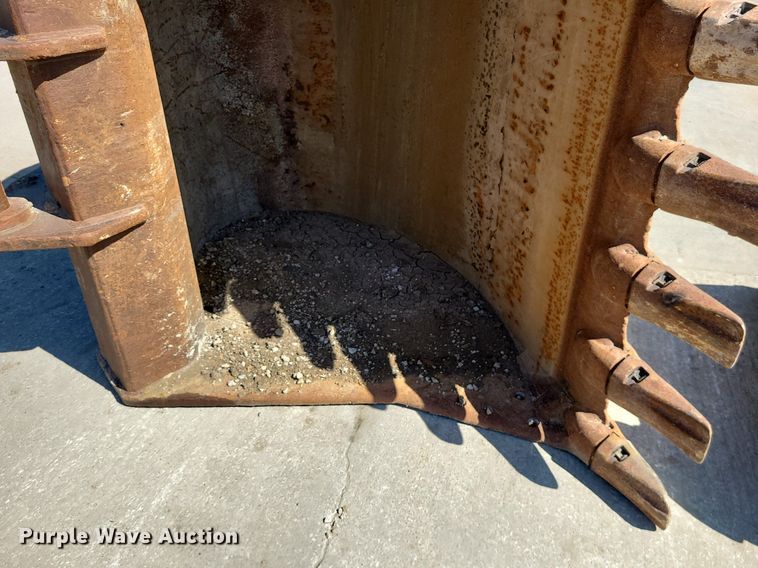 image for item LE9071 72" W excavator bucket