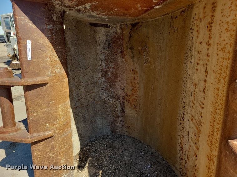 image for item LE9071 72" W excavator bucket