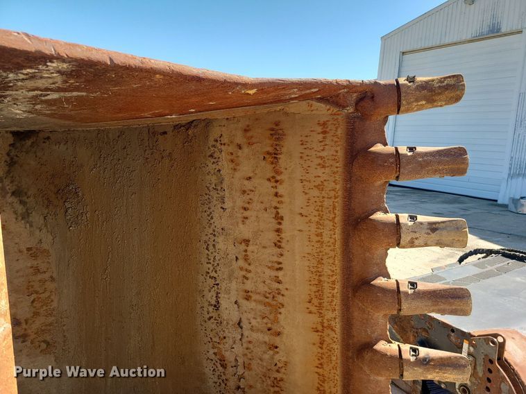 image for item LE9071 72" W excavator bucket