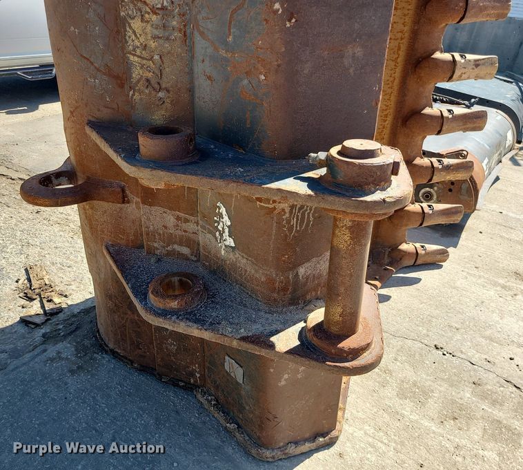 image for item LE9071 72" W excavator bucket