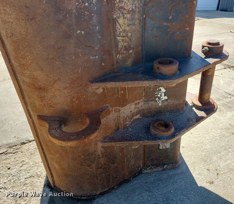 image for item LE9071 72" W excavator bucket