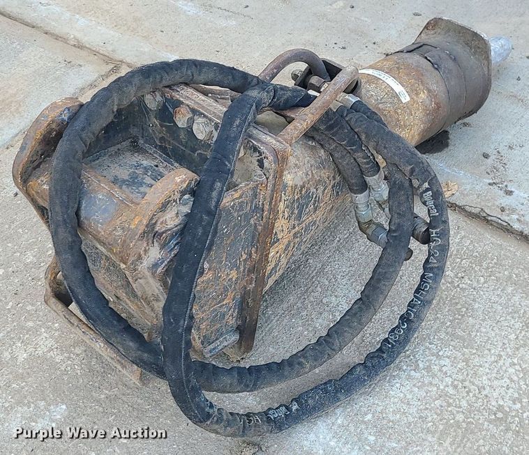 image for item LE9075 Bobcat  excavator breaker