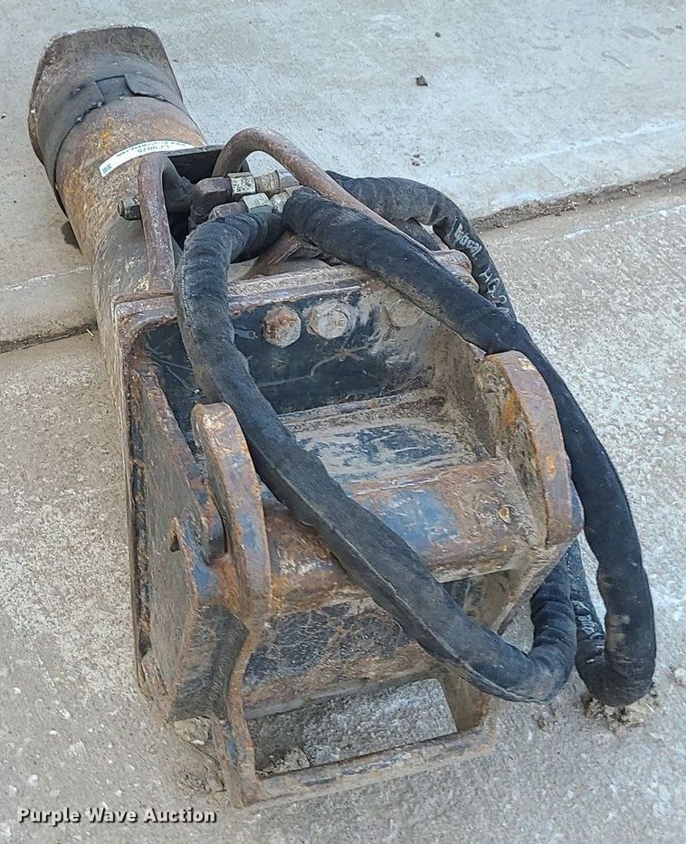 image for item LE9075 Bobcat  excavator breaker