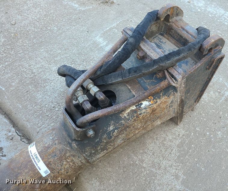 image for item LE9075 Bobcat  excavator breaker
