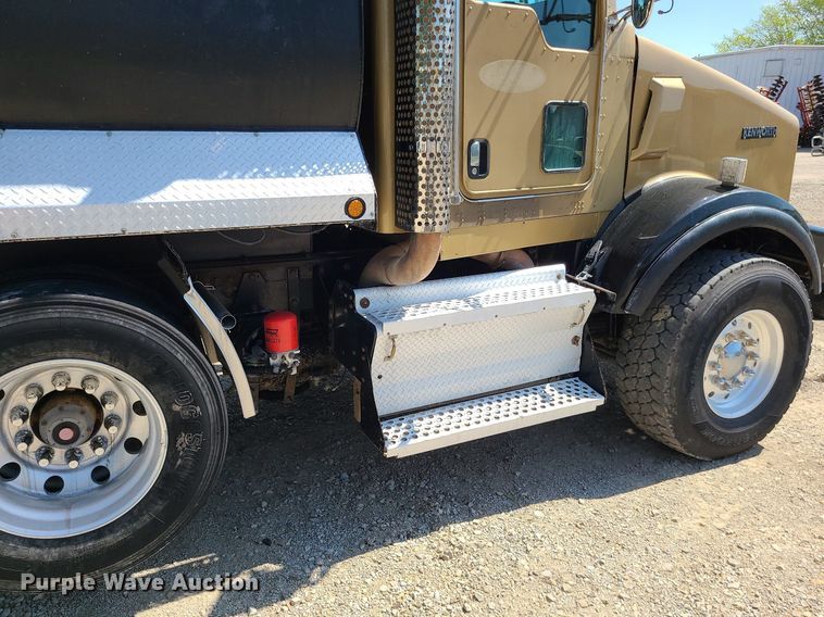 image for item LE9078 2008 Kenworth T800  dump truck