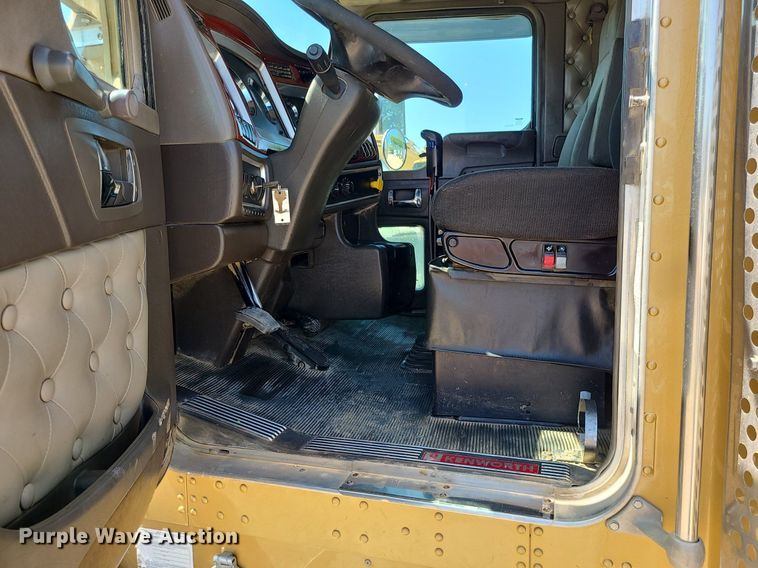 image for item LE9078 2008 Kenworth T800  dump truck