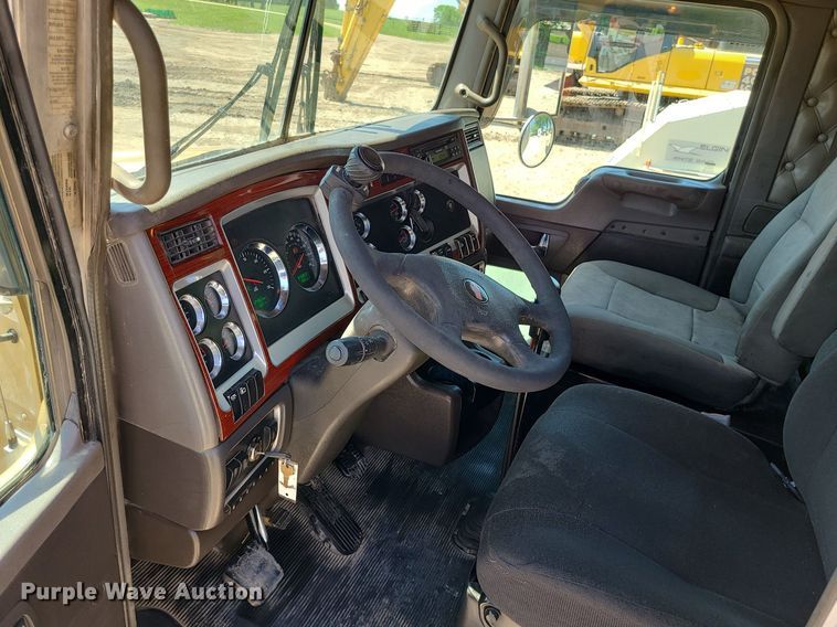 image for item LE9078 2008 Kenworth T800  dump truck