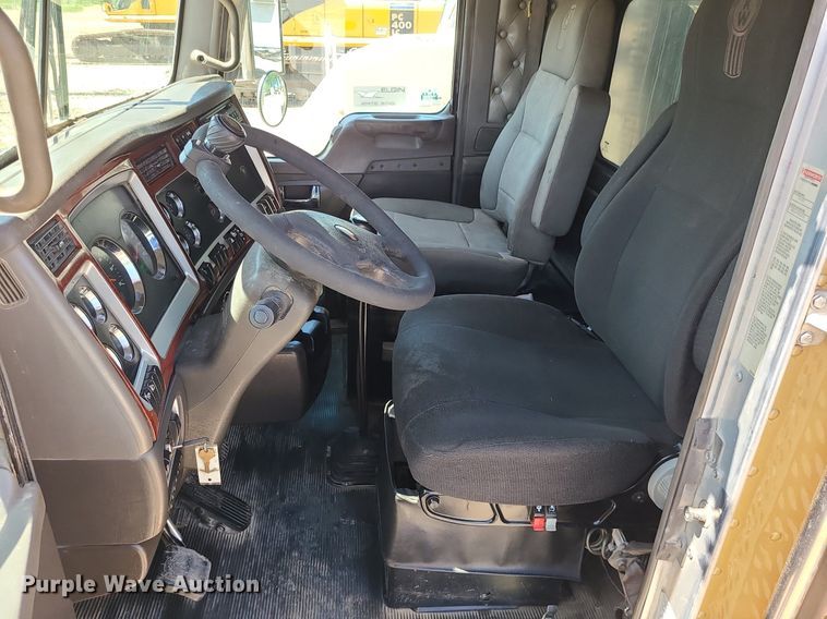 image for item LE9078 2008 Kenworth T800  dump truck