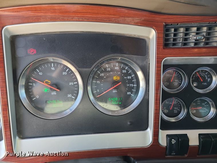 image for item LE9078 2008 Kenworth T800  dump truck