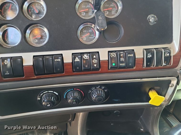 image for item LE9078 2008 Kenworth T800  dump truck