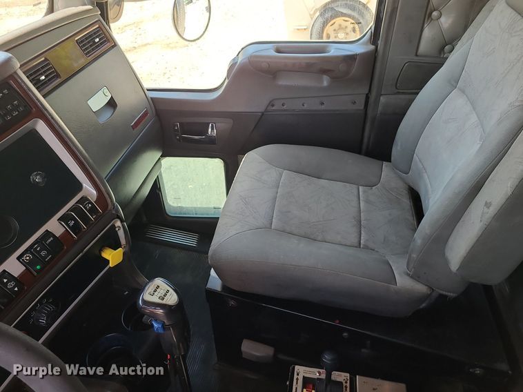 image for item LE9078 2008 Kenworth T800  dump truck