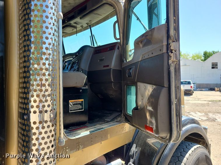 image for item LE9078 2008 Kenworth T800  dump truck