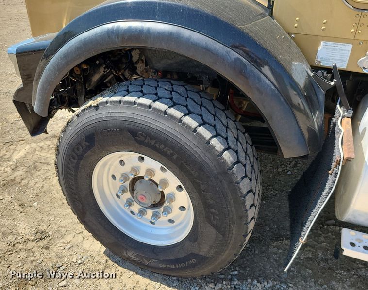 image for item LE9078 2008 Kenworth T800  dump truck