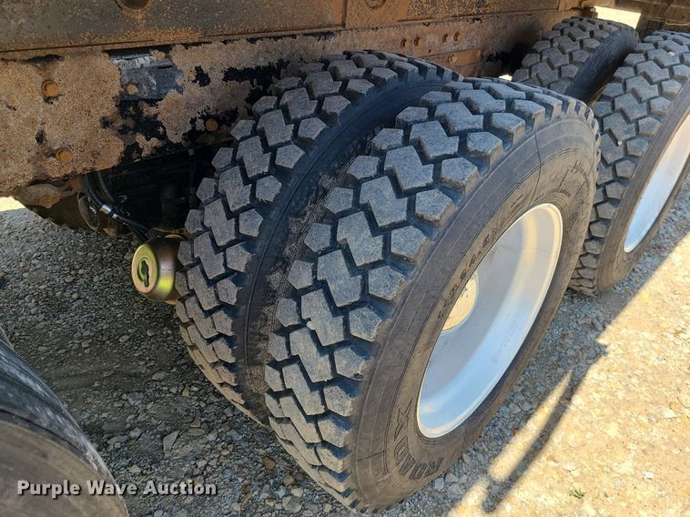 image for item LE9078 2008 Kenworth T800  dump truck