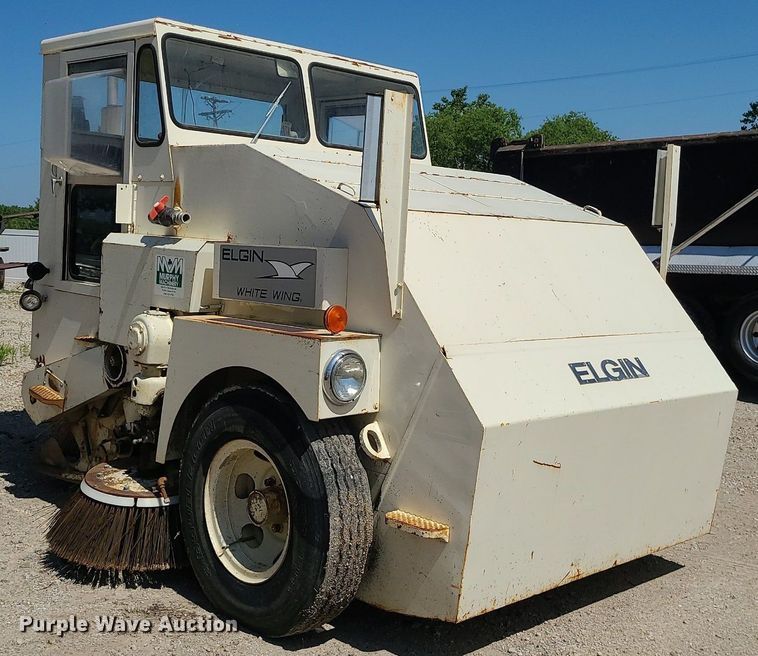 image for item LE9079 Elgin T  street sweeper