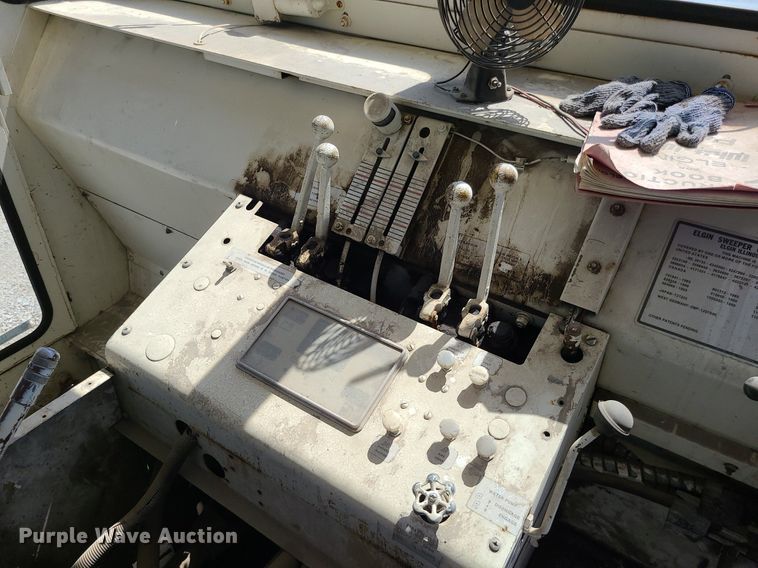 image for item LE9079 Elgin T  street sweeper