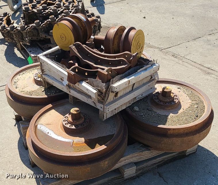 image for item LE9084 Dozer parts