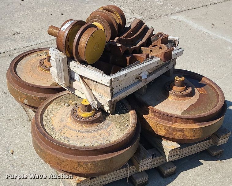 image for item LE9084 Dozer parts