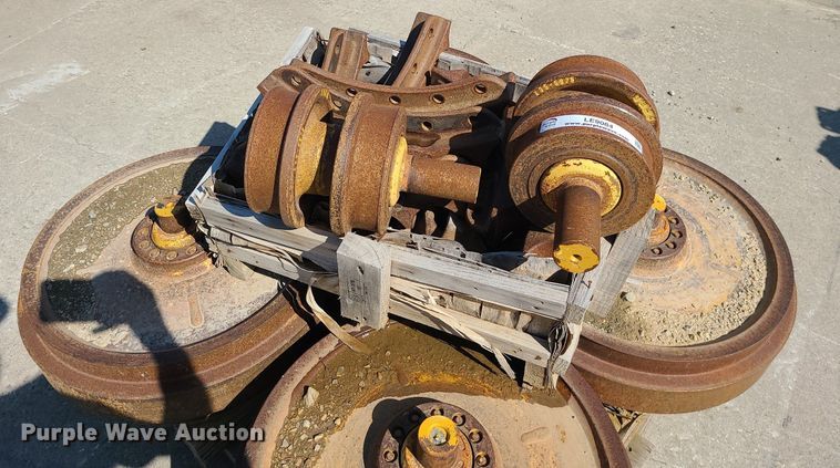 image for item LE9084 Dozer parts