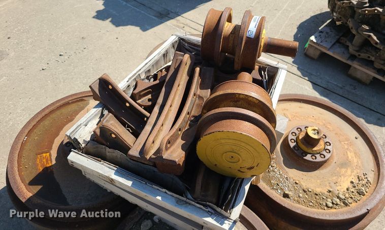 image for item LE9084 Dozer parts