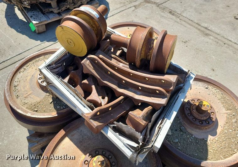 image for item LE9084 Dozer parts