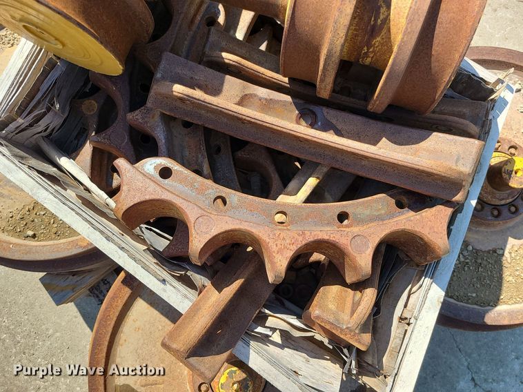 image for item LE9084 Dozer parts