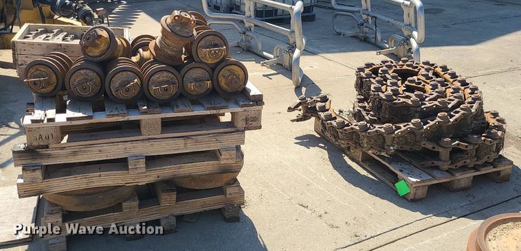 image for item LE9085 Dozer parts