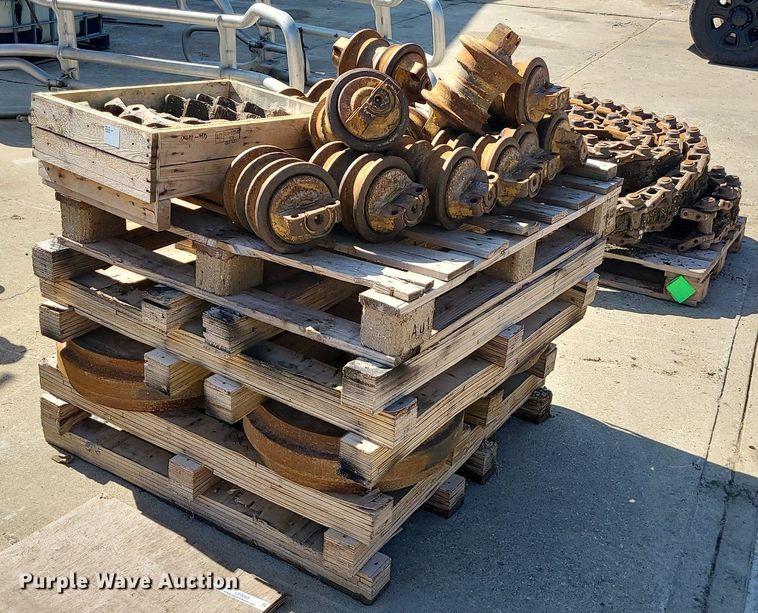 image for item LE9085 Dozer parts