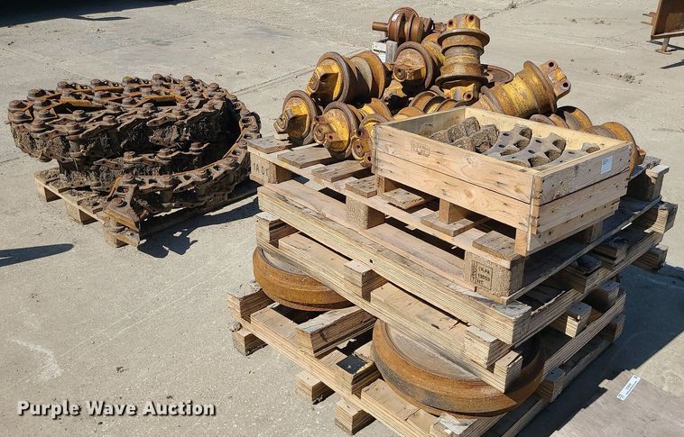 image for item LE9085 Dozer parts