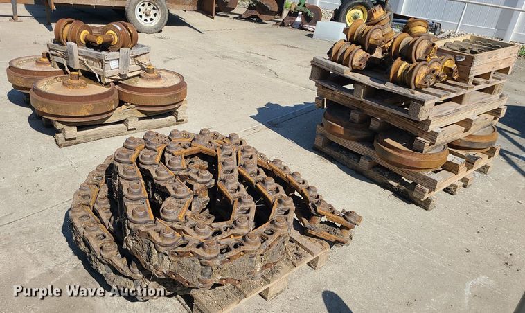 image for item LE9085 Dozer parts