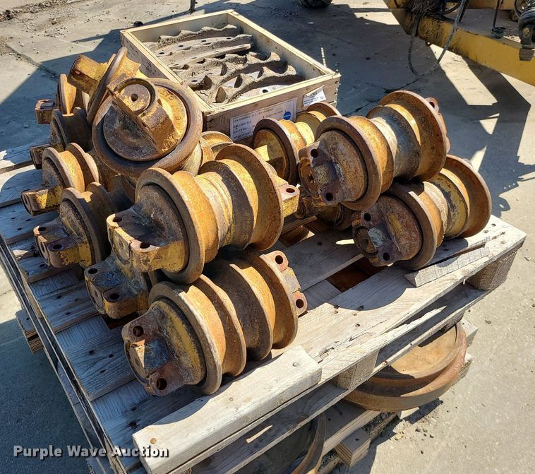 image for item LE9085 Dozer parts