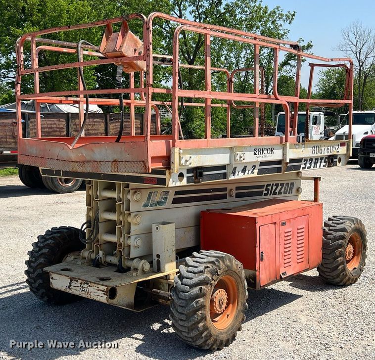 image for item LG9127 1997 JLG Sizzor 33RTS  scissor lift