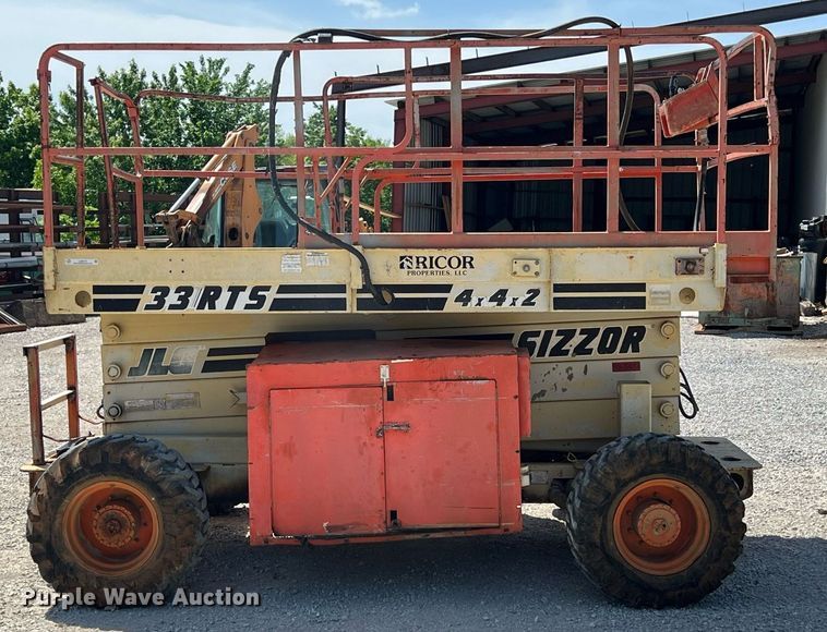 image for item LG9127 1997 JLG Sizzor 33RTS  scissor lift
