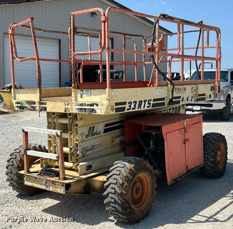 image for item LG9127 1997 JLG Sizzor 33RTS  scissor lift