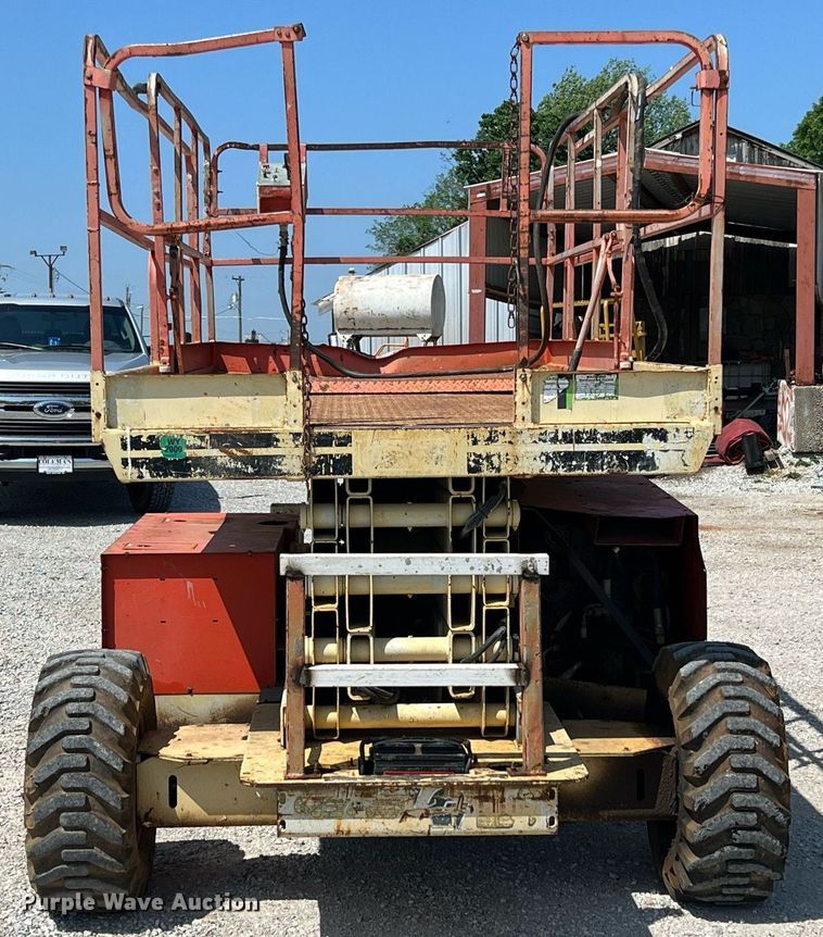 image for item LG9127 1997 JLG Sizzor 33RTS  scissor lift