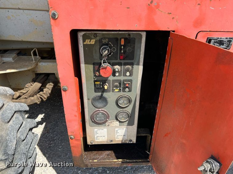 image for item LG9127 1997 JLG Sizzor 33RTS  scissor lift