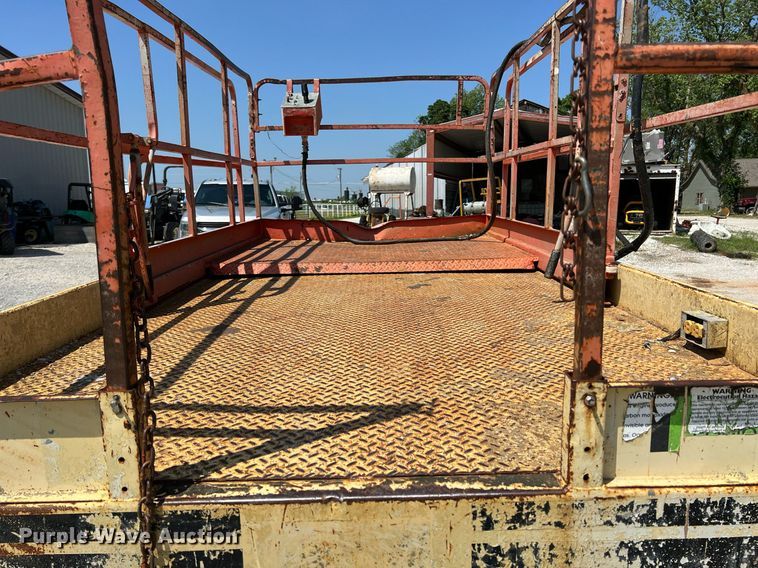 image for item LG9127 1997 JLG Sizzor 33RTS  scissor lift