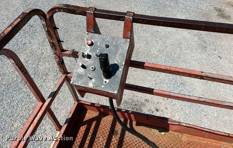 image for item LG9127 1997 JLG Sizzor 33RTS  scissor lift