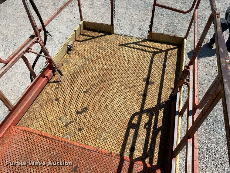 image for item LG9127 1997 JLG Sizzor 33RTS  scissor lift
