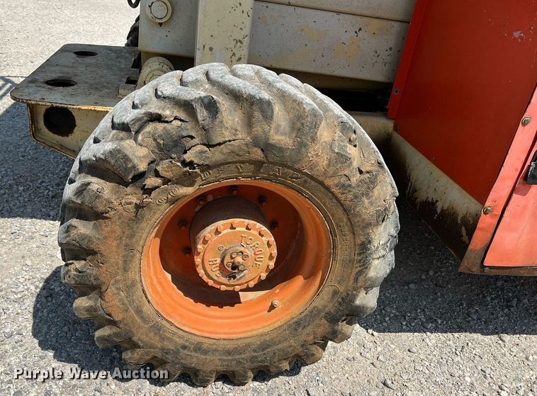 image for item LG9127 1997 JLG Sizzor 33RTS  scissor lift