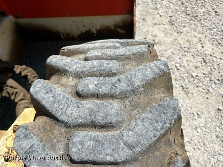 image for item LG9127 1997 JLG Sizzor 33RTS  scissor lift