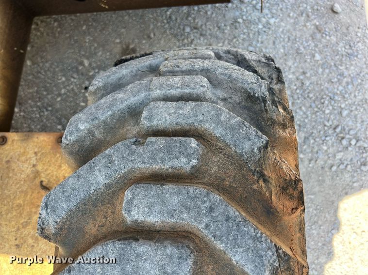 image for item LG9127 1997 JLG Sizzor 33RTS  scissor lift