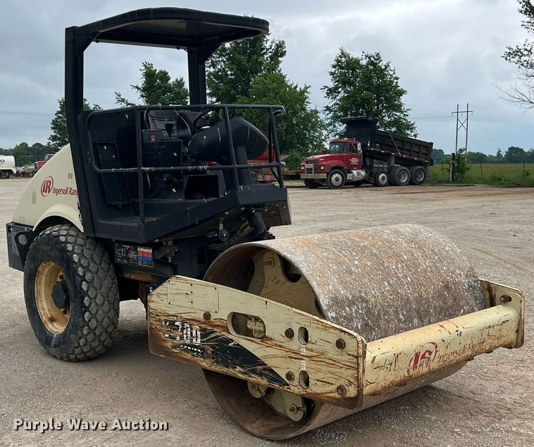 image for item LG9184 2007 Ingersoll Rand SD70D TF  single drum roller